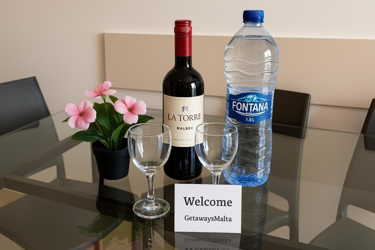 Blue Harbour Seafront 3 Bedroom Apartment, With Spectacular Sea Views From Terrace - By Getawaysmalta Apartamento *