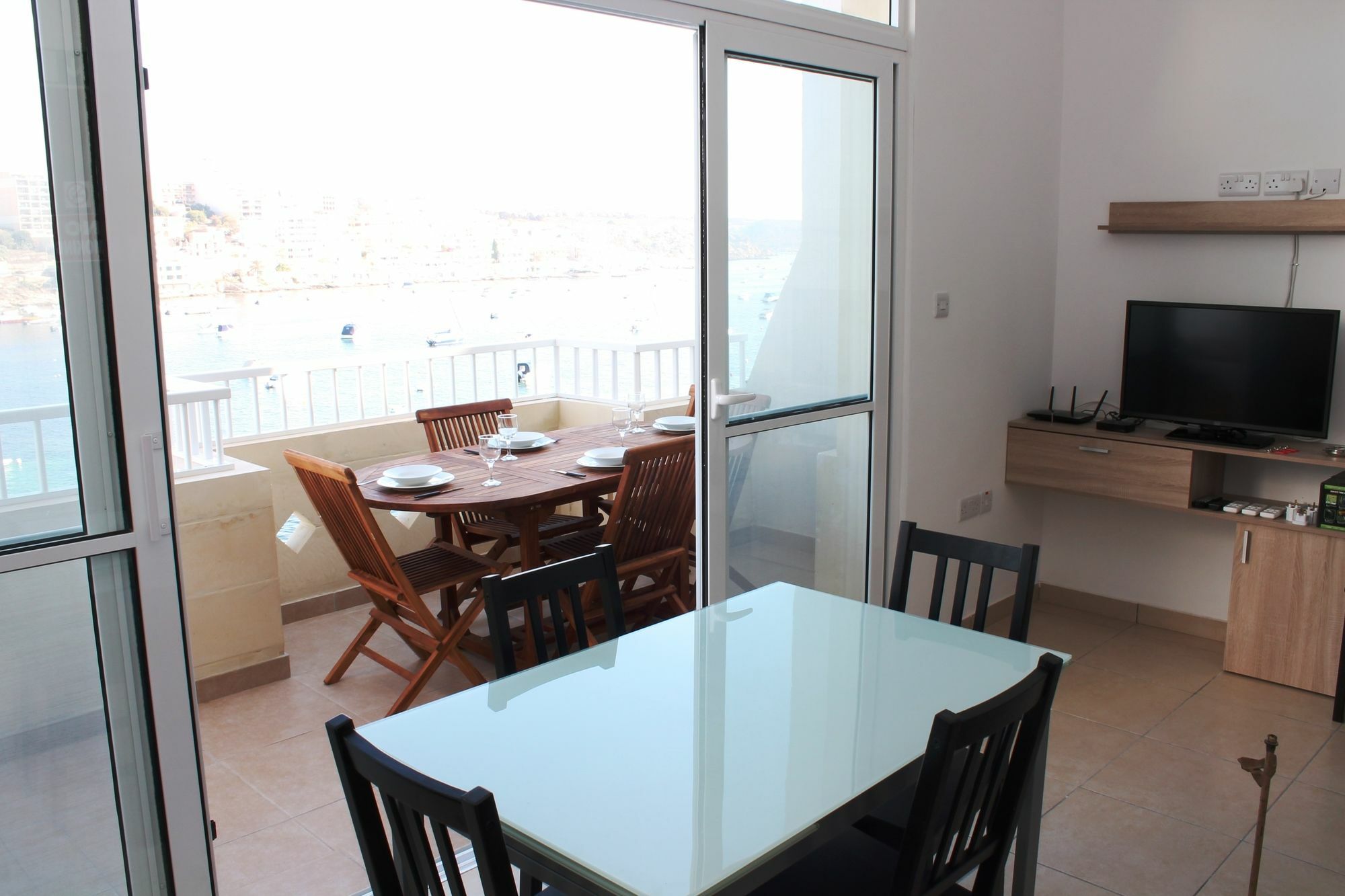 Blue Harbour Seafront 3 Bedroom Apartment, With Spectacular Sea Views From Terrace - By Getawaysmalta Apartamento *
